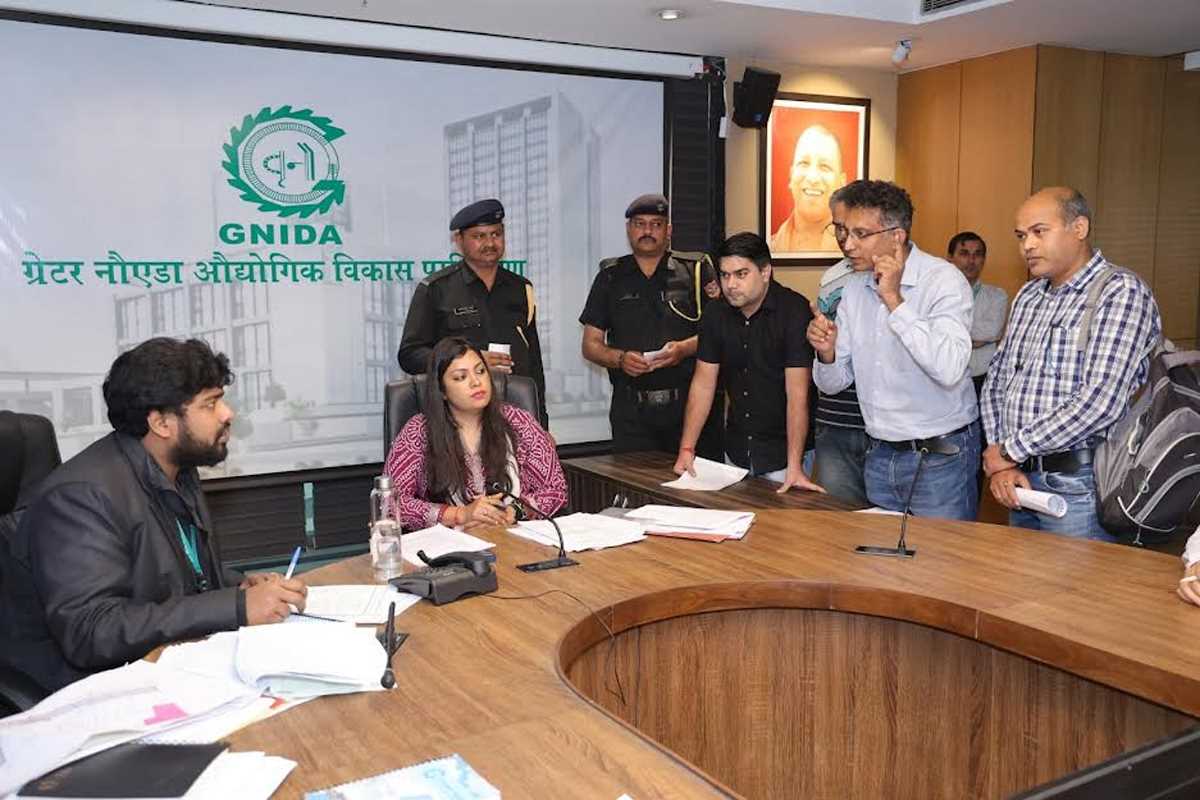 ग्रेटर नोएडा : जन सुनवाई में शिकायतों का किया निपटारा